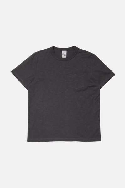 T-shirt serafino grigio antracite in tessuto slub di puro cotone T-shirt serafino grigio antracite in tessuto slub di puro cotone
