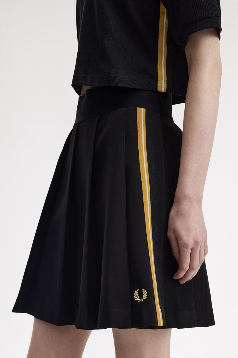 TAPE DETAIL PLEATED SKIRT