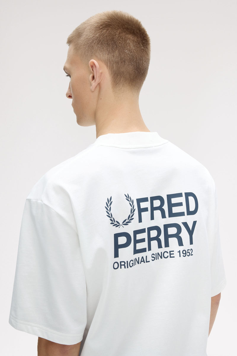 BACK PRINT FRED PERRY TEXT T-SHIRT