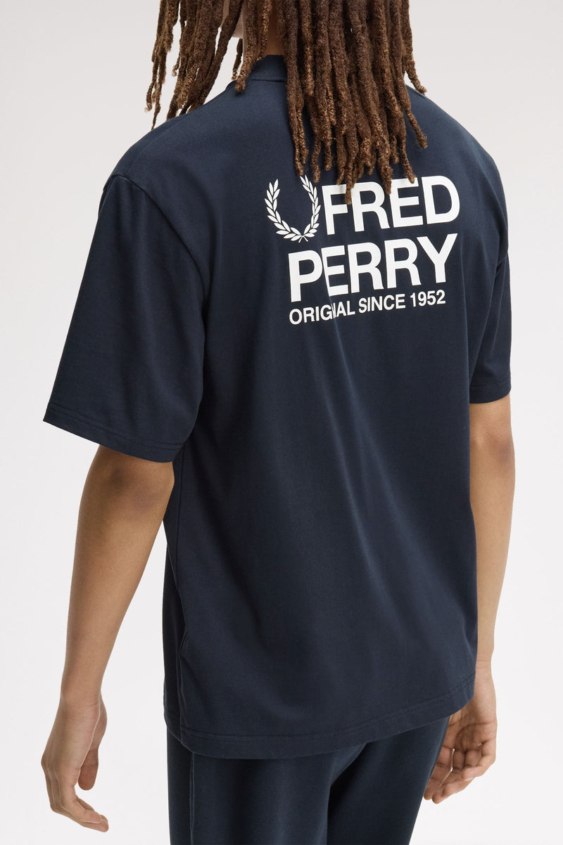 BACK PRINT FRED PERRY TEXT T-SHIRT