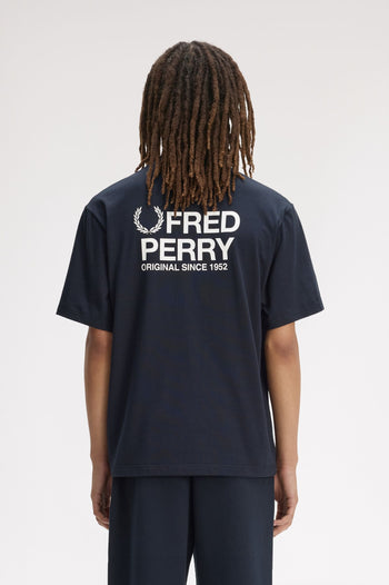 BACK PRINT FRED PERRY TEXT T-SHIRT