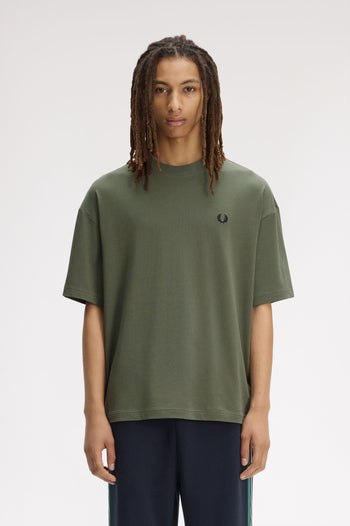 BACK PRINT VERTICAL GRAPHIC T-SHIRT
