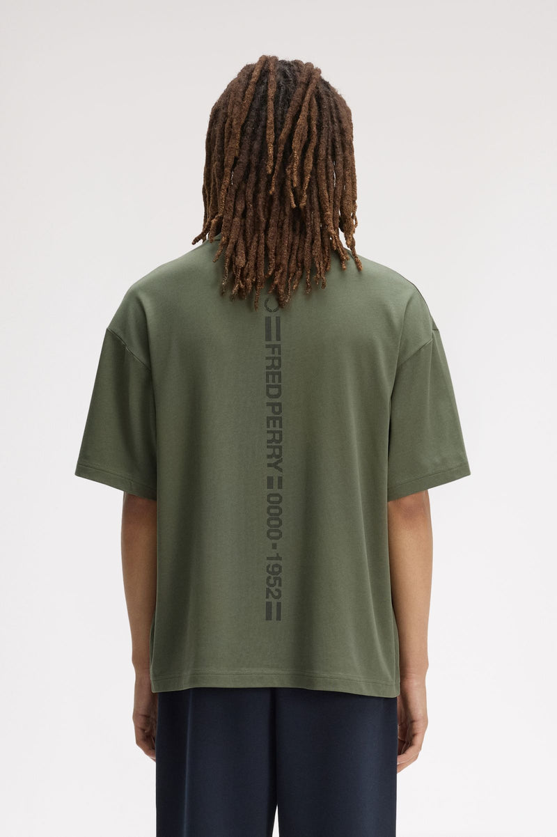 BACK PRINT VERTICAL GRAPHIC T-SHIRT