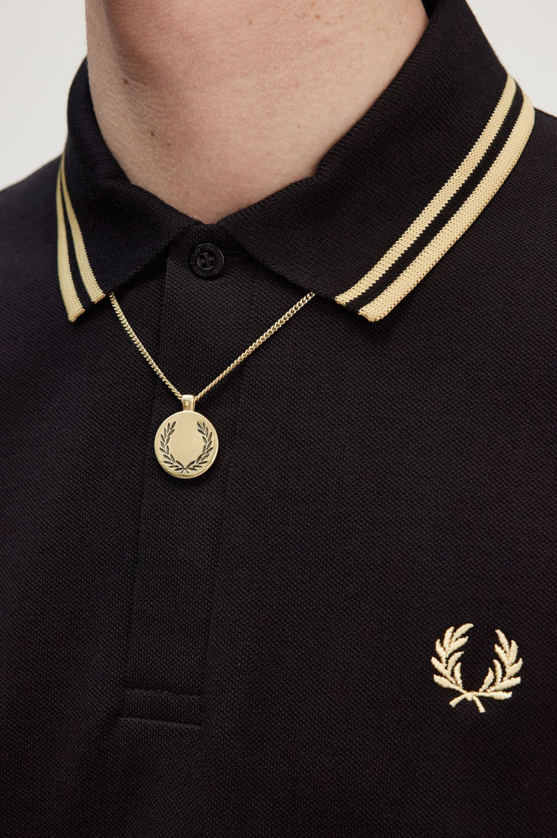 LAUREL WREATH PENDANT NECKLACE